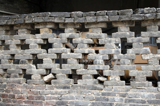 灰砖镂空围墙