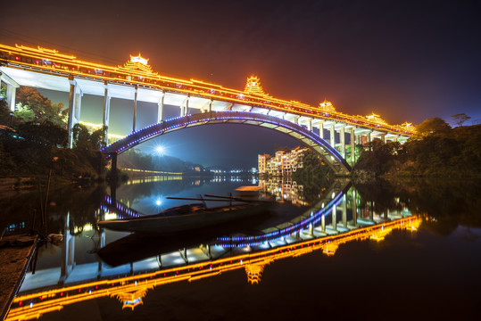 三江风雨桥夜景