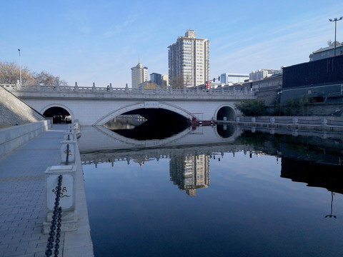 西安护城河景色