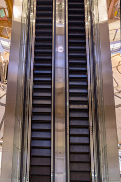 商场扶手电梯