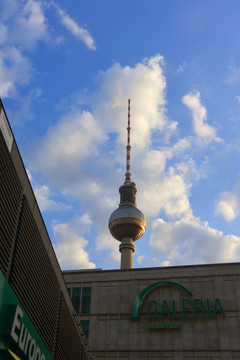 德国地标建筑柏林电视塔仰拍