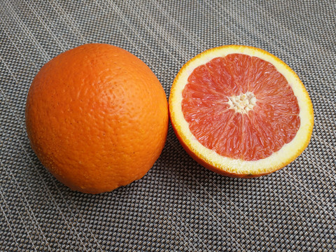 水果一半甜橙
