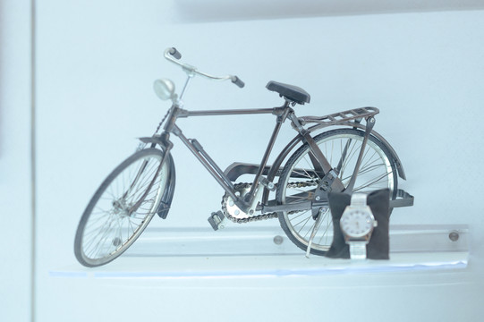 老式自行车模型