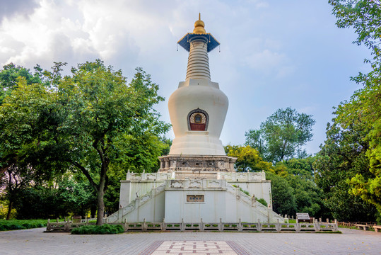 江苏扬州瘦西湖风景区法海寺白塔