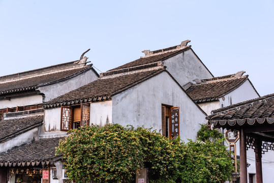中国苏州平江路古城老街青瓦白墙