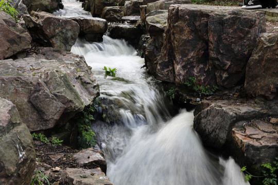 山间流水