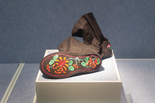 撒拉族刺绣鞋袜