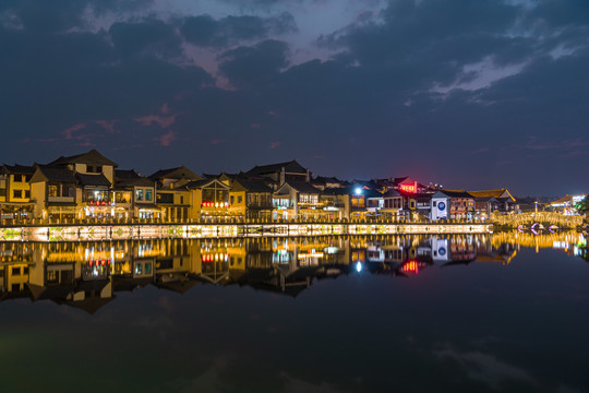 云南建水小桂湖夜景