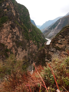 山谷河流