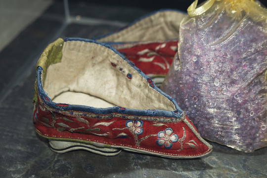 中国古代三寸金莲小脚布鞋