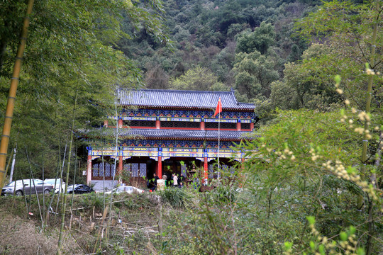 深山藏古寺