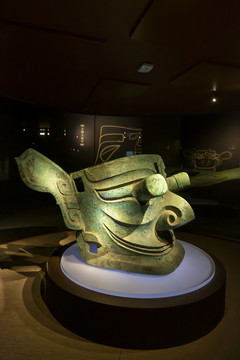 广汉三星堆博物馆青铜纵目面具