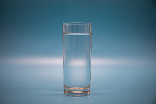 一杯水纯净水玻璃水杯水杯