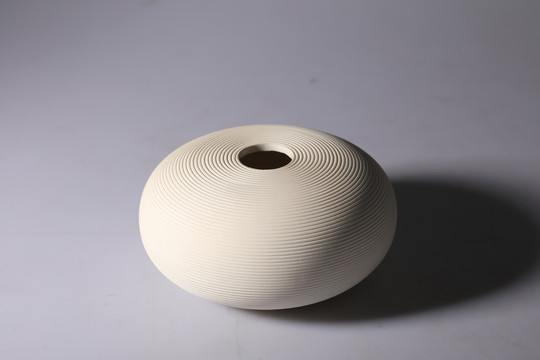 横纹陶罐