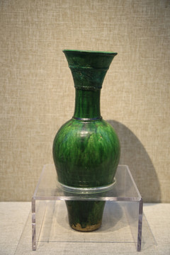 绿釉敞口瓶
