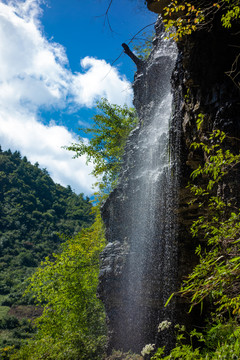 山间清泉