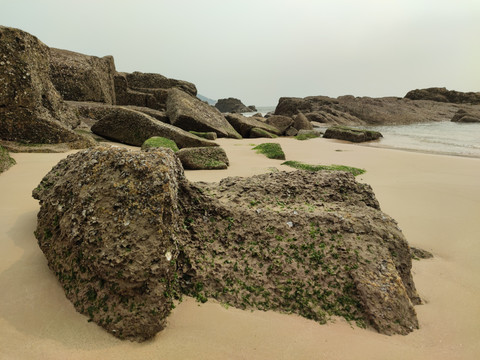 沙滩石头海景