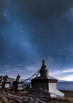 西藏那曲地区星空湖泊