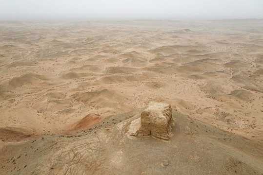 峡谷山崖烽火台