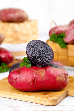 黑土豆和红心土豆组合