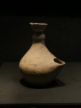 新石器时代崧泽文化晚期陶双口壶