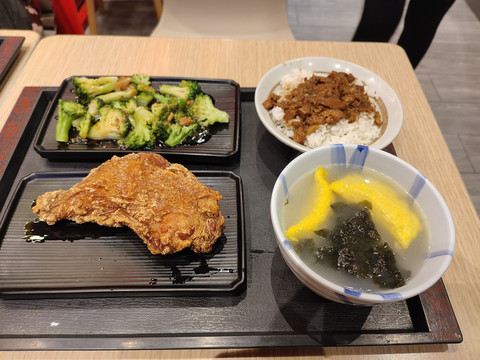 鸡腿套餐饭