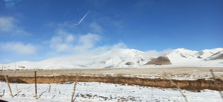 戈壁雪山