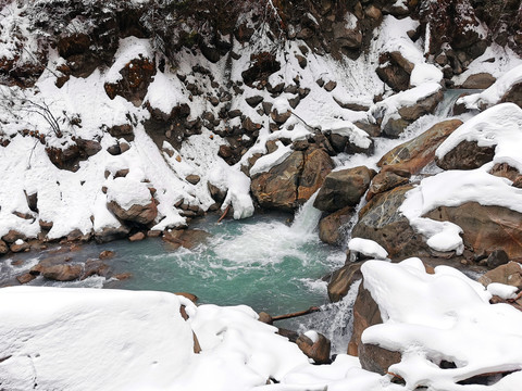 冰雪小溪