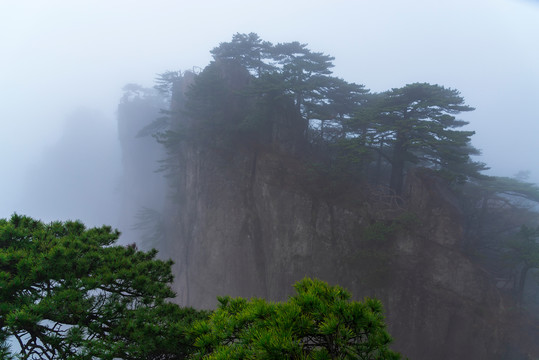 云雾中的黄山风景