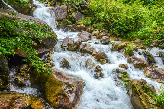 山涧溪流