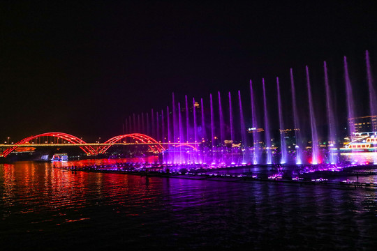 柳江夜景喷泉