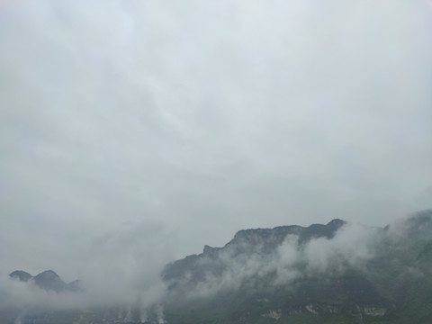云雾山景图