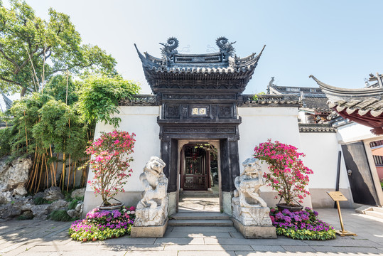 中国上海豫园的内园门口古建筑