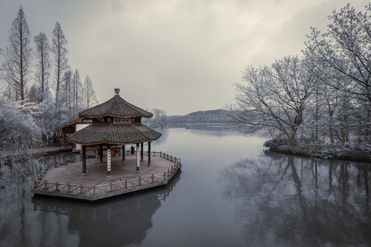 杭州西湖茅家埠景区阴天景观