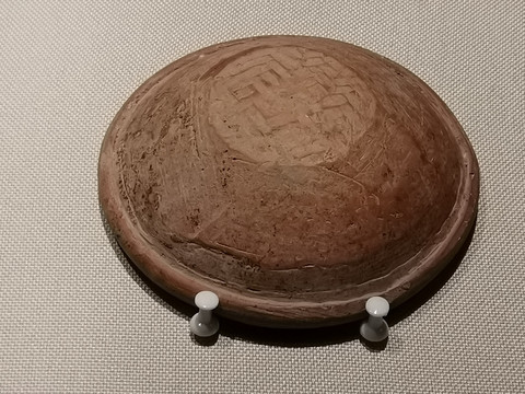 半坡遗址出土仰韶文化席纹红陶碗
