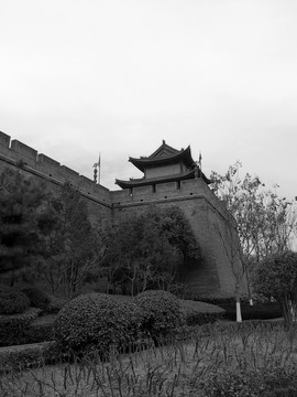 西安城墙敌楼黑白照