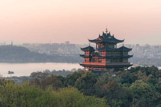 杭州吴山城隍阁黄昏夜景