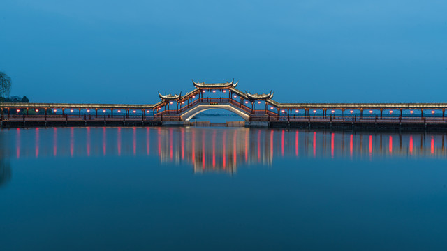 苏州锦溪古镇古廊桥夜景