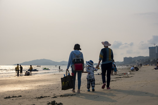 夏天海边亲子游