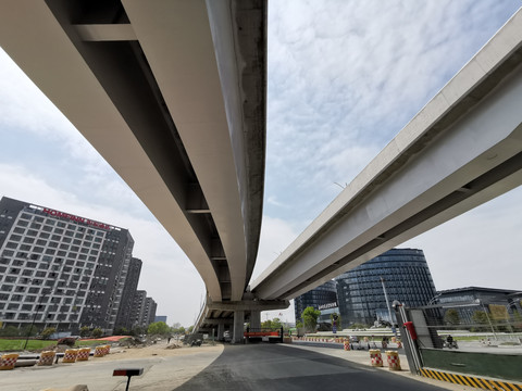 快速路环线工程高架桥建设工地