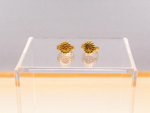 明代菊花纹金对戒