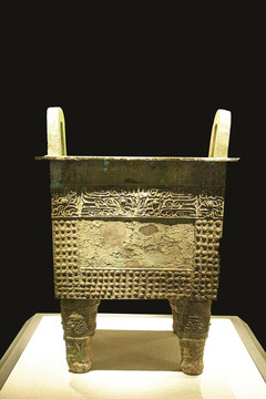 河南博物院藏品兽面乳钉纹铜方鼎
