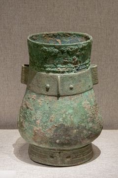 河南博物院藏品兽面纹贯耳铜壶