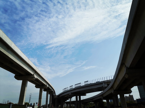 快速路高架桥建设工地