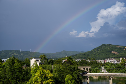 雨后彩虹
