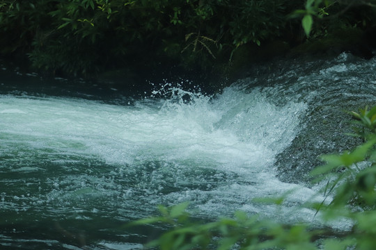 绿水青山河流