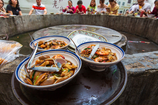 广东湛江特色美食海鲜捞粉