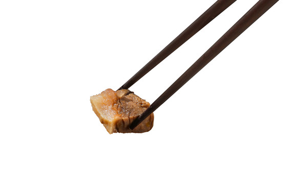 筷子夹这一块牛肉