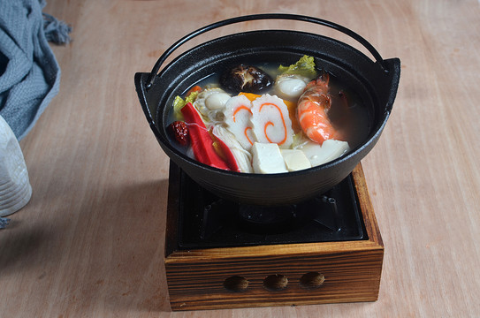 海鲜寿喜汤锅