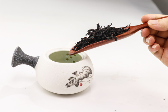 大红袍倒茶叶